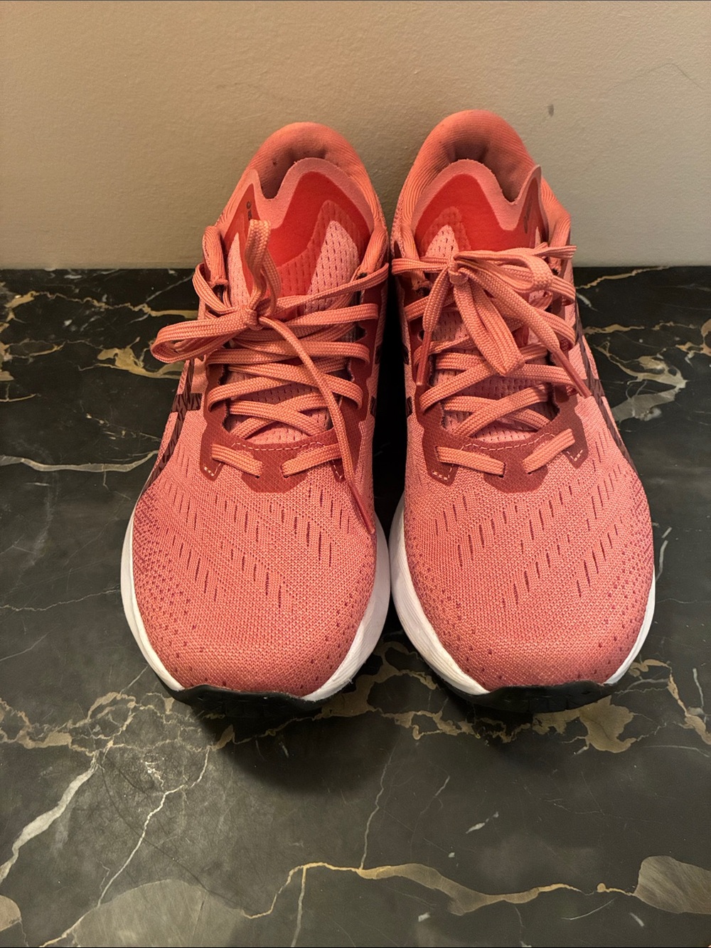 ASICS Light Red and White Women's Running Shoes with Burgundy Logo size 8.5 - Picture 2 of 6